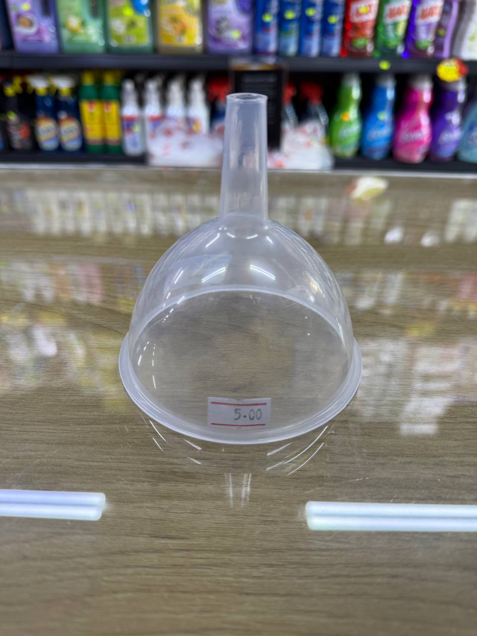 محقن شفاف صغير