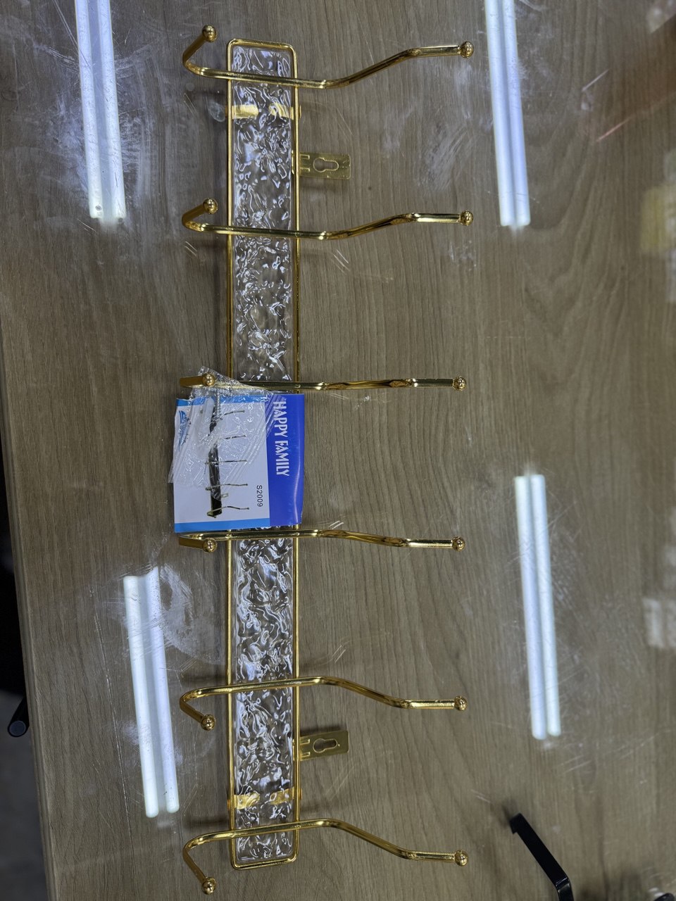 علاقة ملابس 6 رؤوس  ذهبي