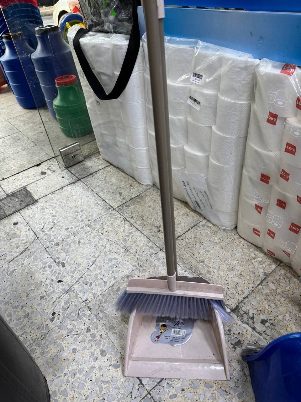 مجرود مع مكنسة بيج